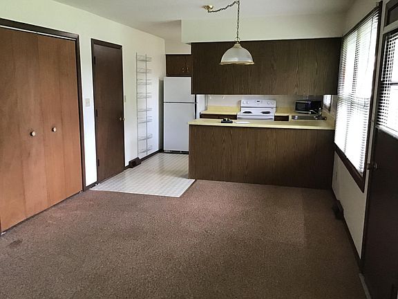 Large kitchen and dining room,new flooring coming