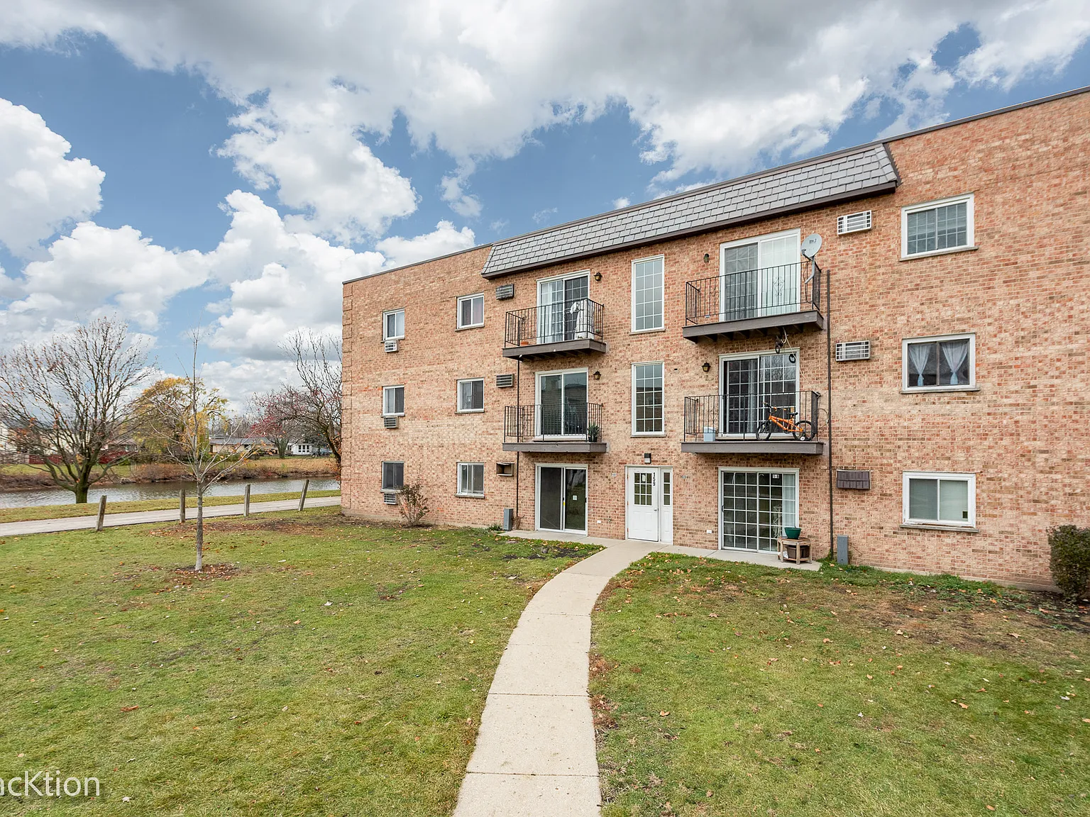 2 bed, 1.5 bath, 981 sqft, $1,850 — Photo 1