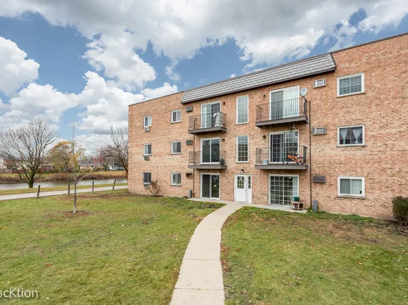 159 W Elk Trl, Carol Stream, IL