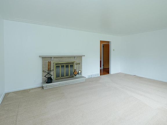 3414 Croyden Ave-105