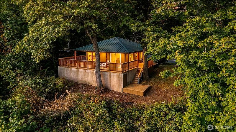 3rd image of 3164 Chuckanut Drive
