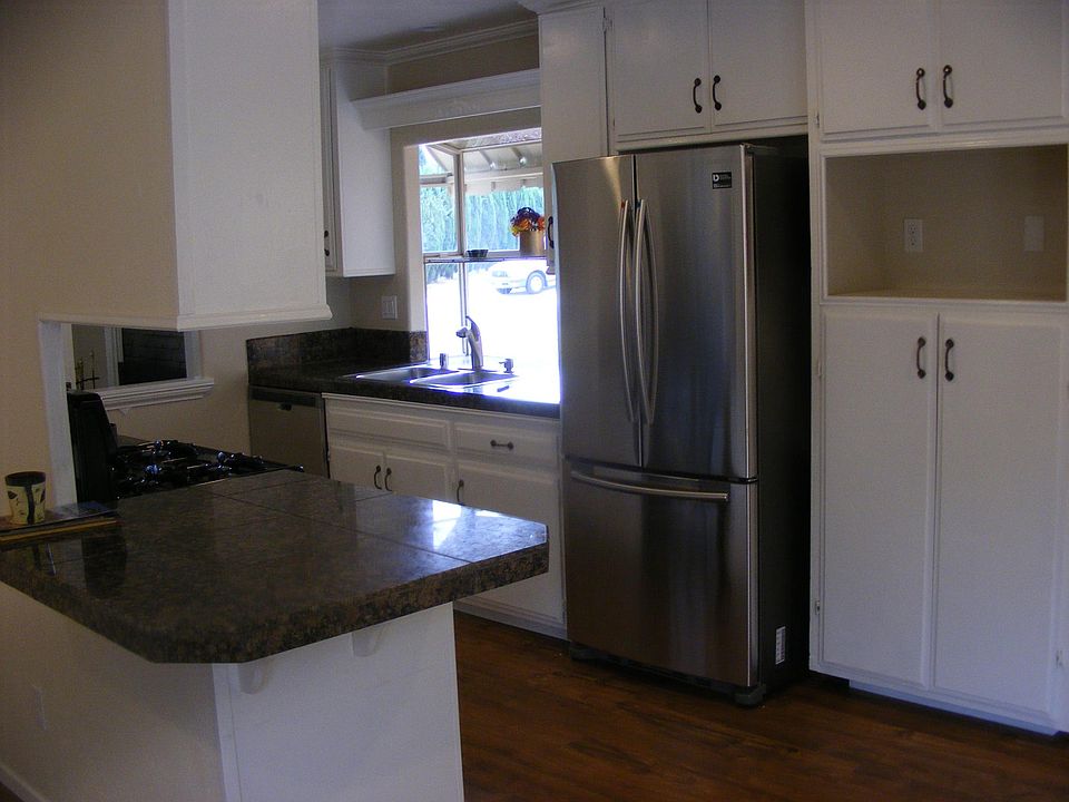 Bright airy kItchen with garden window. Double stainless sink, new stainless pullout faucet & garbage disposal. Gas stove & oven, new stainless dishwasher & refrigerator with icemaker. Microwave cabinet.