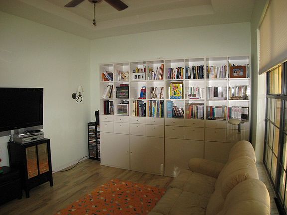 master bedroom(1st floor)