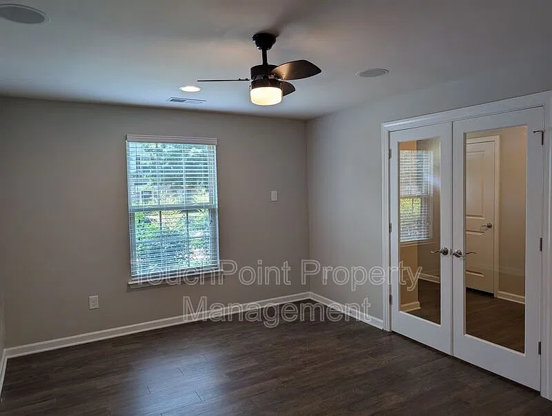 3 bed, 2.5 bath, 2332 sqft, $2,175 — Photo 3