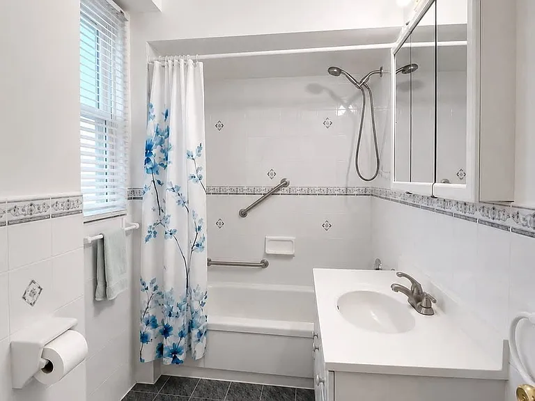 321 Caledonia Rd #UPPER — Photo 11