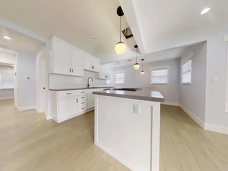721 W Almond Ave — Photo 4