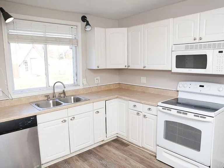 222 Dobson St — Photo 11