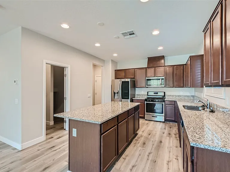 17 Pivot Ave — Photo 8