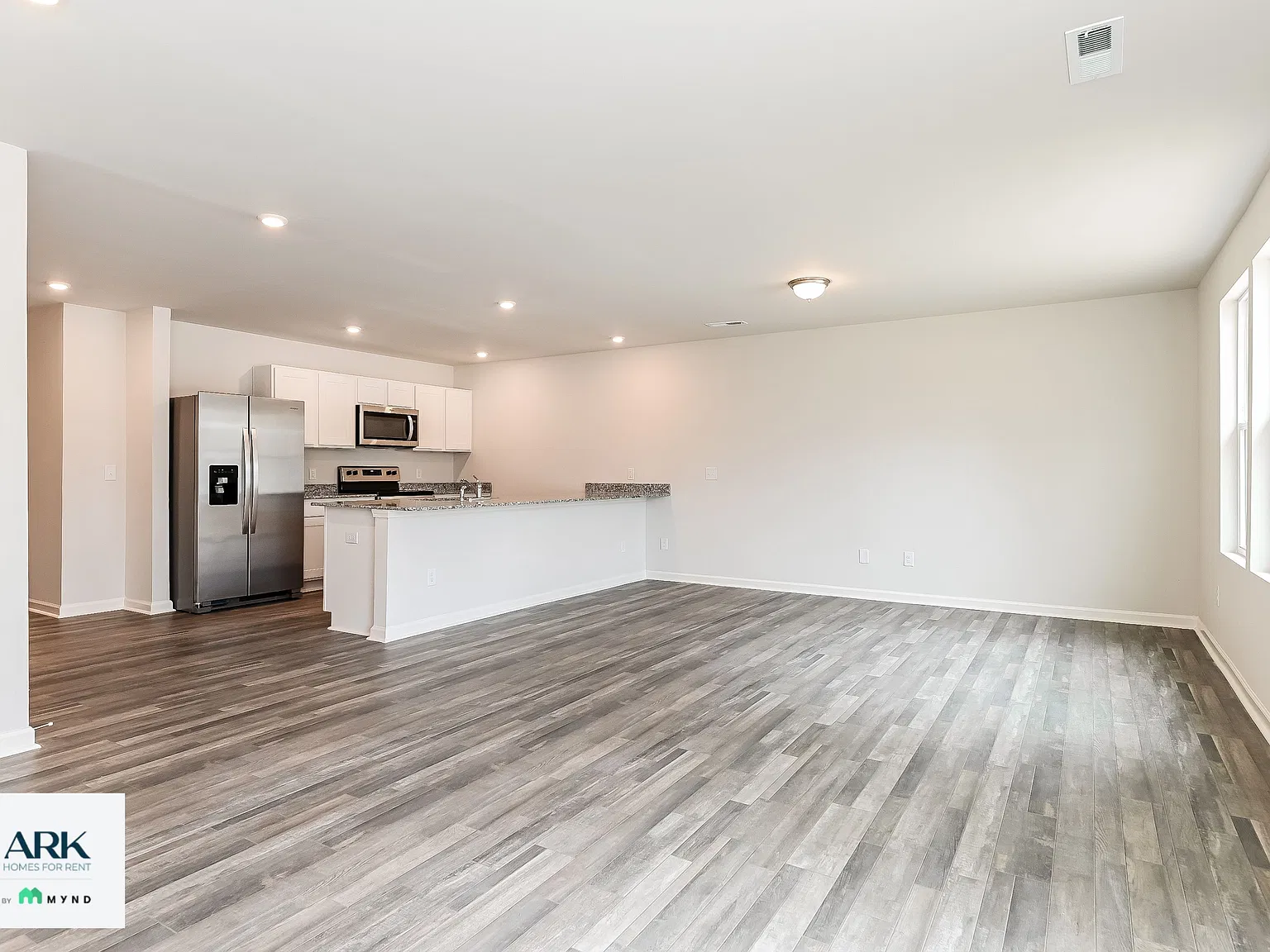 4 bed, 2.0 bath, 1601 sqft, $1,935 — Photo 4