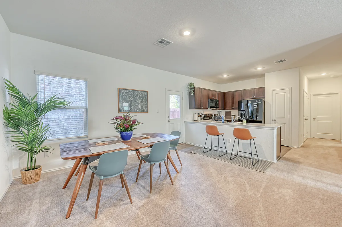 Building Photo - 208 Standing Rock Ln