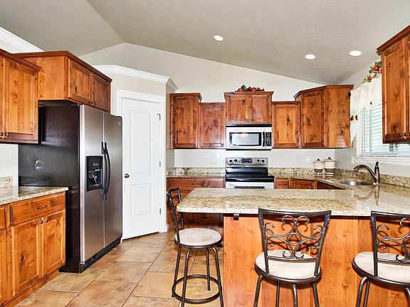 5th image of 1047 N. 275 E.