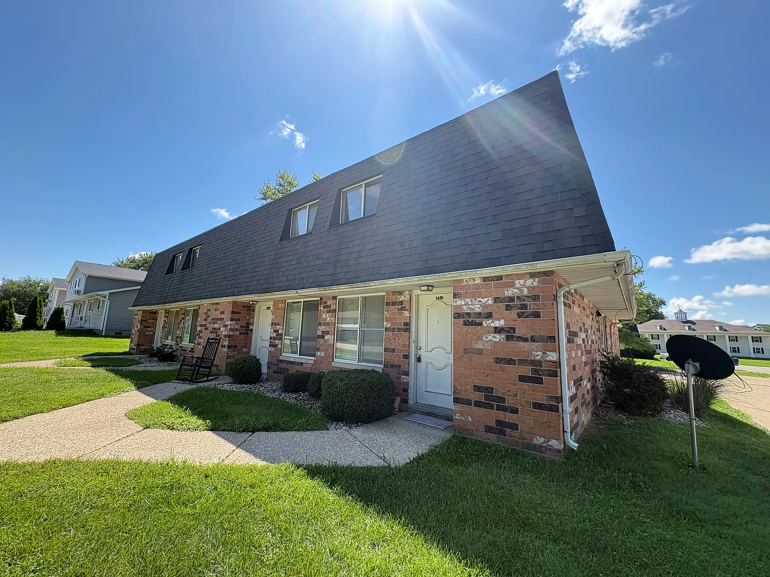 2 bed, 1.5 bath, 900 sqft, $899 — Photo 1