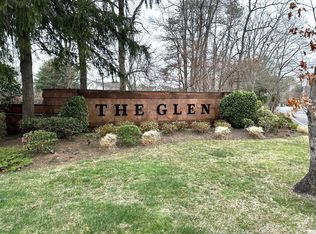 4 Oakdale Ct, Ridge, NY 11961