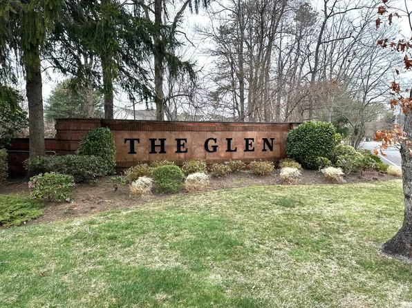 4 Oakdale Court, Ridge, NY 11961