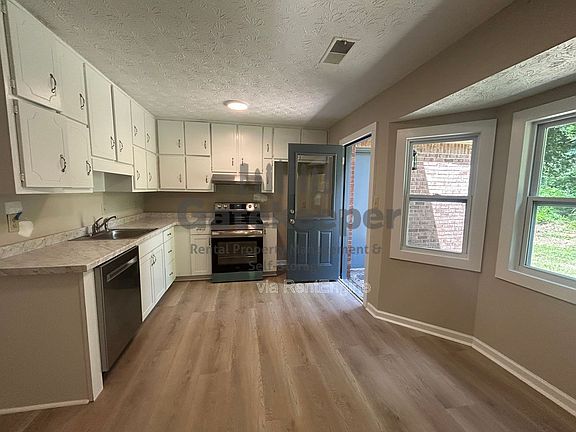 5th image of 115 Meadowbrook Ct APT C
