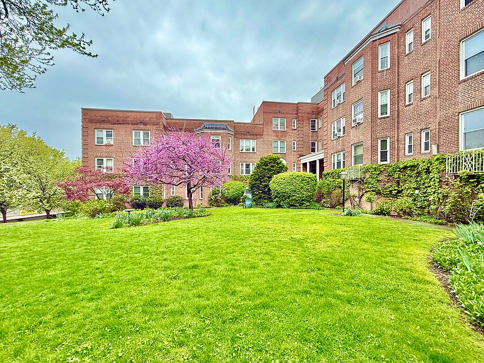 1st image of 70 Strawberry Hill Ave APT 3-2D