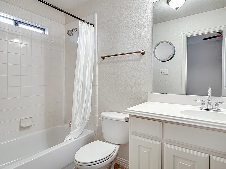 828 Thomas Crossing Dr — Photo 36