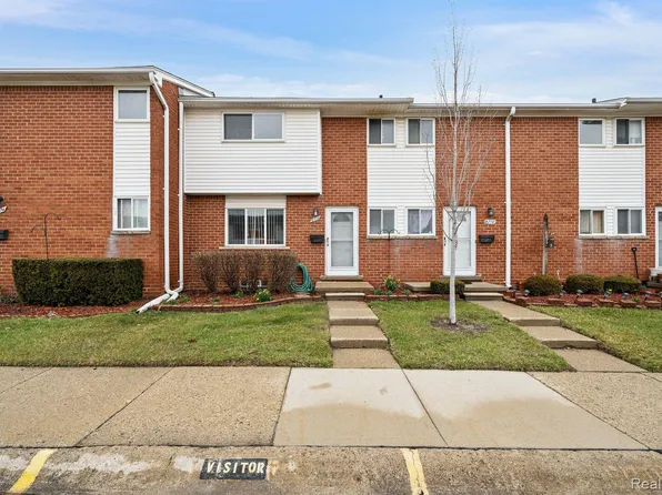 8772 Kaltz St, Center Line, MI 48015