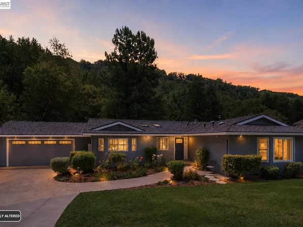 25477 Palomares Rd, Castro Valley, CA 94552