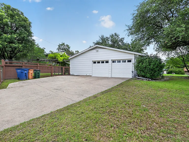 6700 La Salle Dr — Photo 4