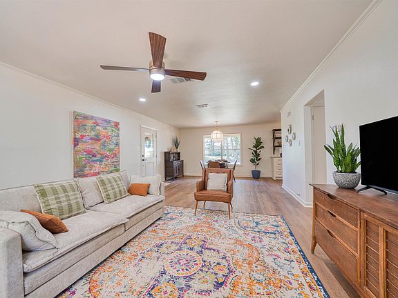 4th image of 108 Mockingbird St