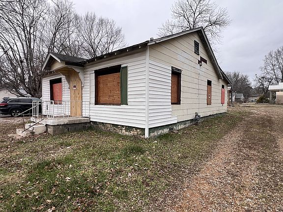 3rd image of 818 Curtis St