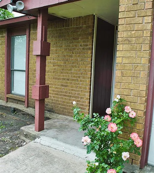 5528 Adams Dr — Photo 2
