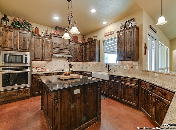 3rd image of 280 Nueces Ct