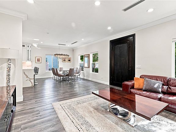 3rd image of 430 N Parish Pl