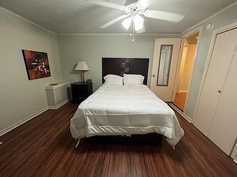 4th image of 121 N Jackson St #402