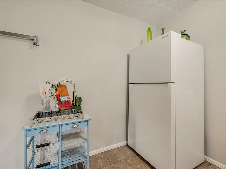 501 W 17th St — Photo 12