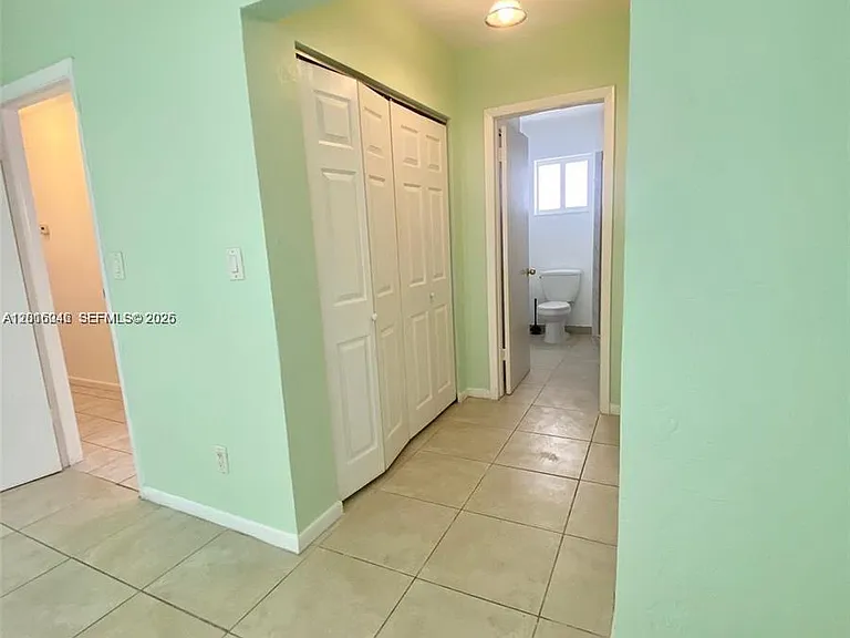 2345 Douglas St — Photo 35