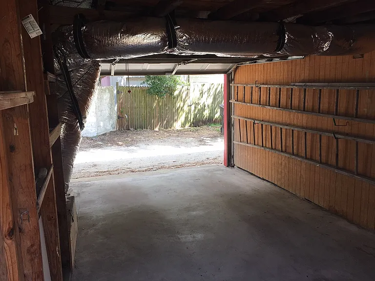 820 Broadway St — Photo 11