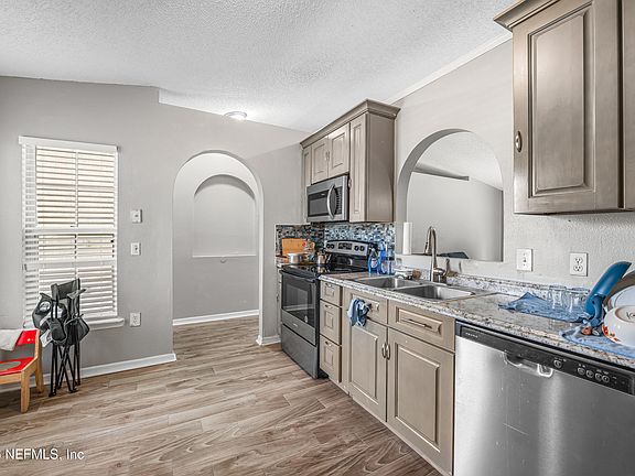 3rd image of 2715 LANTANA LAKES Drive E