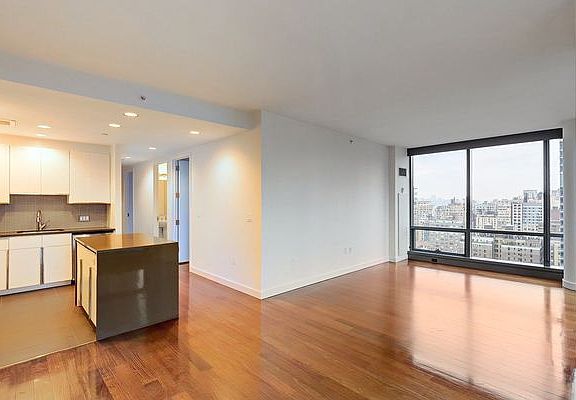 5th image of 200 W 67th St APT 29G