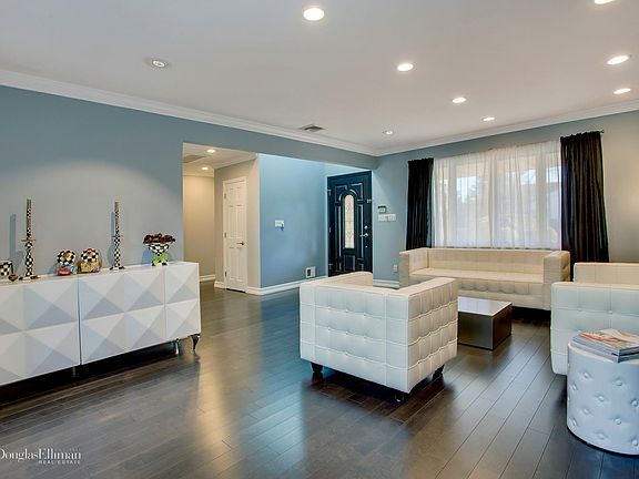 4th image of 260 Ellen Pl