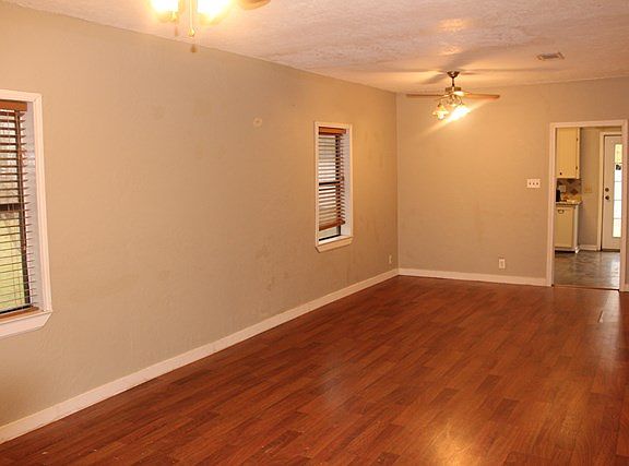3rd image of 1310 Katie Ave