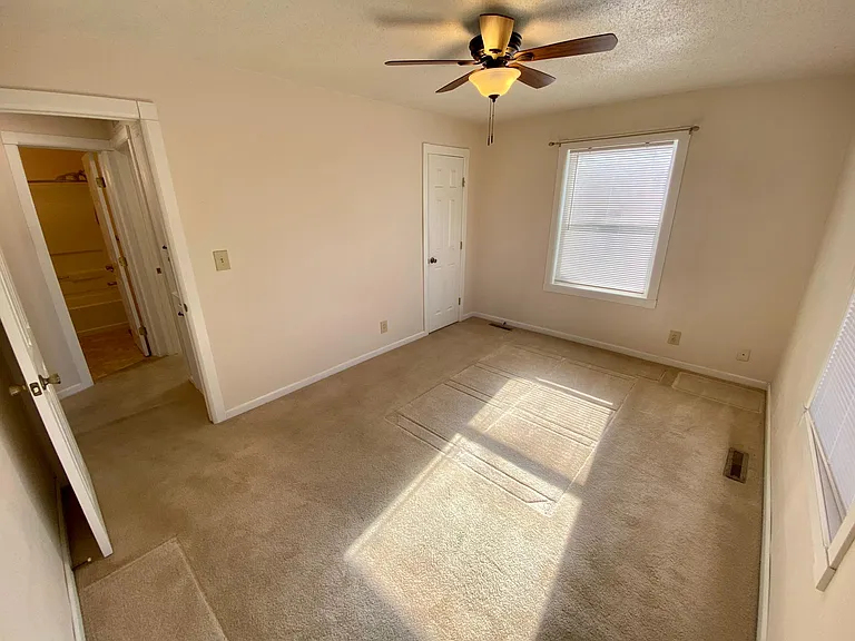 1528 N Fountain St — Photo 9