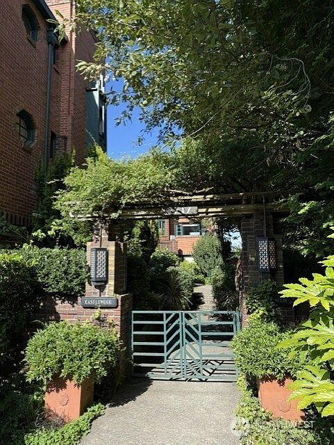 1st image of 2717 Franklin Avenue E #302