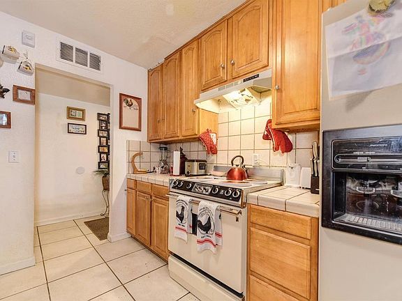 3rd image of 7497 Candlewood Way
