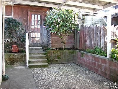 5th image of 15 Halsey Ave