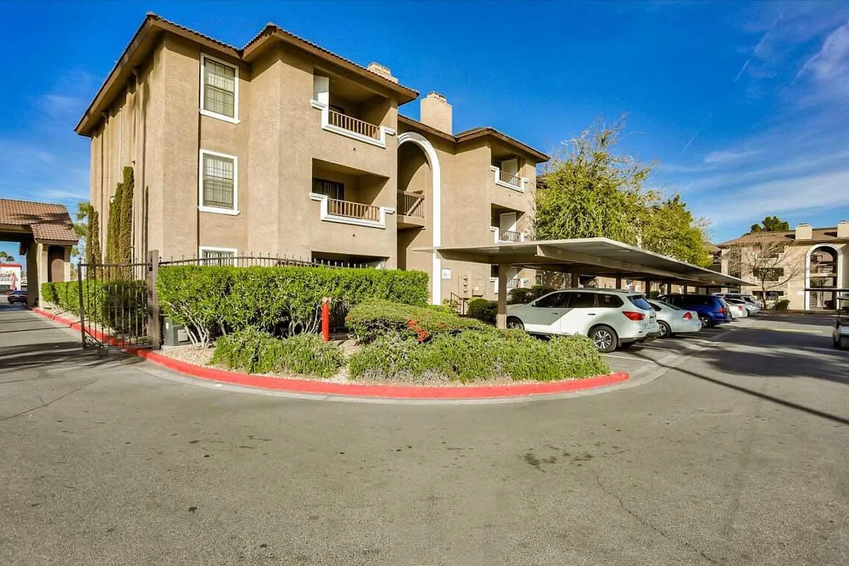 Sterling Sahara Apartments — Photo 4