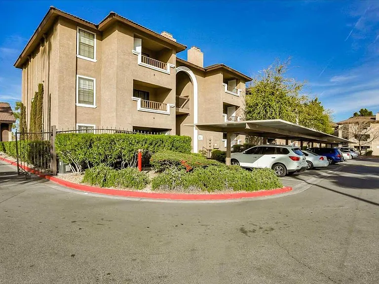 Sterling Sahara Apartments — Photo 4