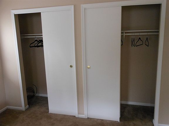 5th image of 64 S Westmoor Ave APT E