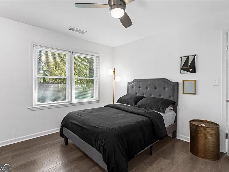 1111 Valley View Rd SE — Photo 19