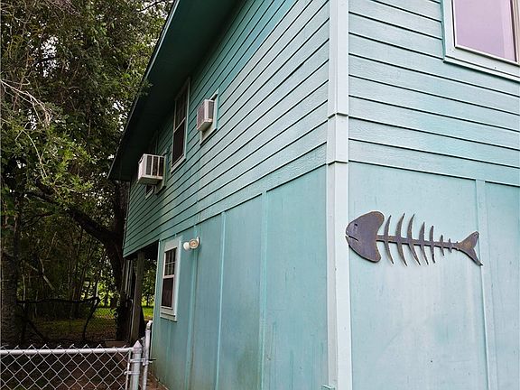 2nd image of 703 E Houston Ave