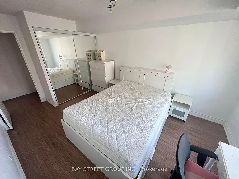 750 Bay St #707 — Photo 8