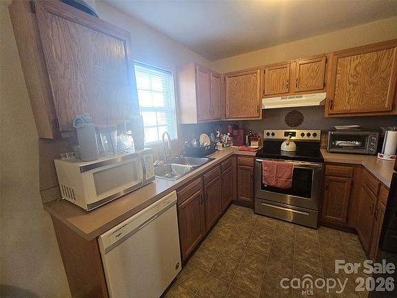 5th image of 306 W Roswell St