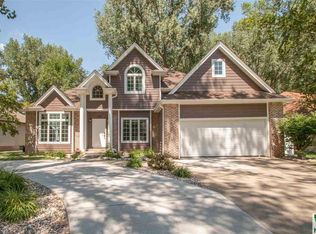423 S Royal Troon Dr, Dakota Dunes, SD 57049