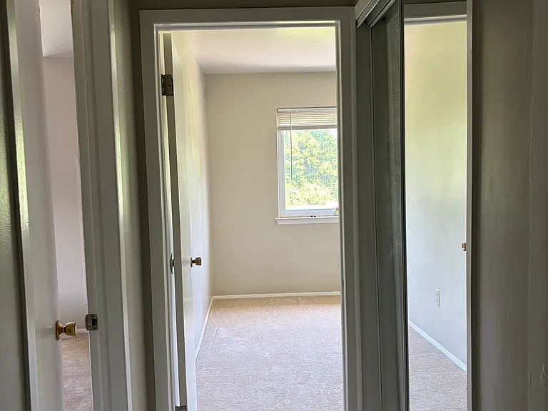 15786 Dupage Blvd — Photo 4